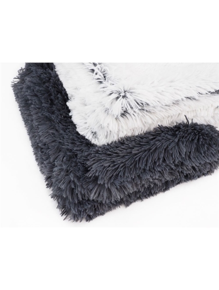 <strong>Fluffy Sofatæppe – Blødt hundetæppe med anti-skrid | 100 x 70 cm | Koksgrå / Frosthvid</strong>